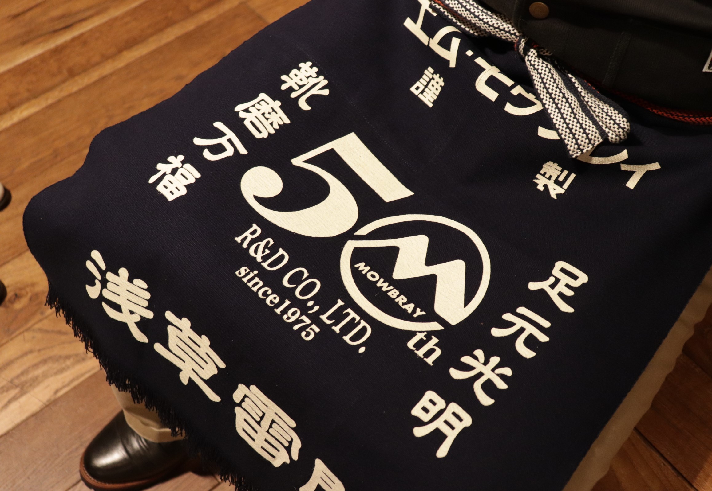 M.MOWBRAY × エニシング 50周年記念モデル「2号前掛けロング」